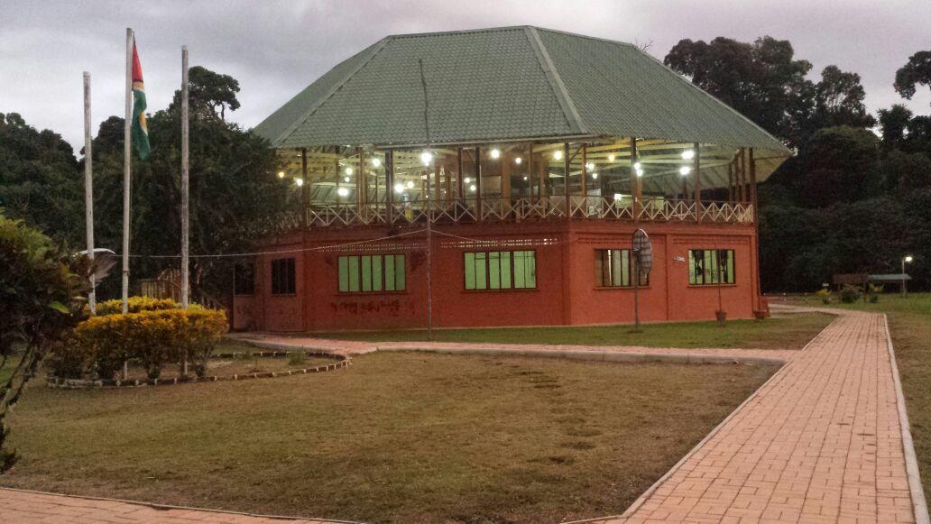 Iwokrama River Lodge Makari Экстерьер фото